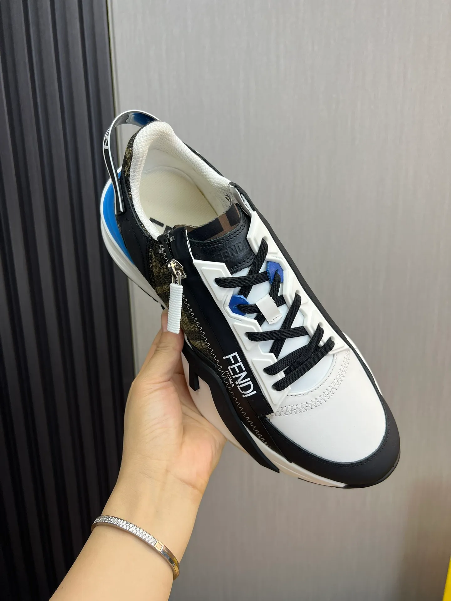 Men's men's shoes💰520💰 Fendi [Fendi] hot style is on the market🔥Fashionable casual men's shoes🔱Made of original brand fly knit fabric. Original cowhide + breathable mesh lining + sheepskin feet. Perfect shape and top quality, you deserve it🔜Original rubber outsole, ultra-light, non-slip and wear-resistant👣 Standard size 38-44
